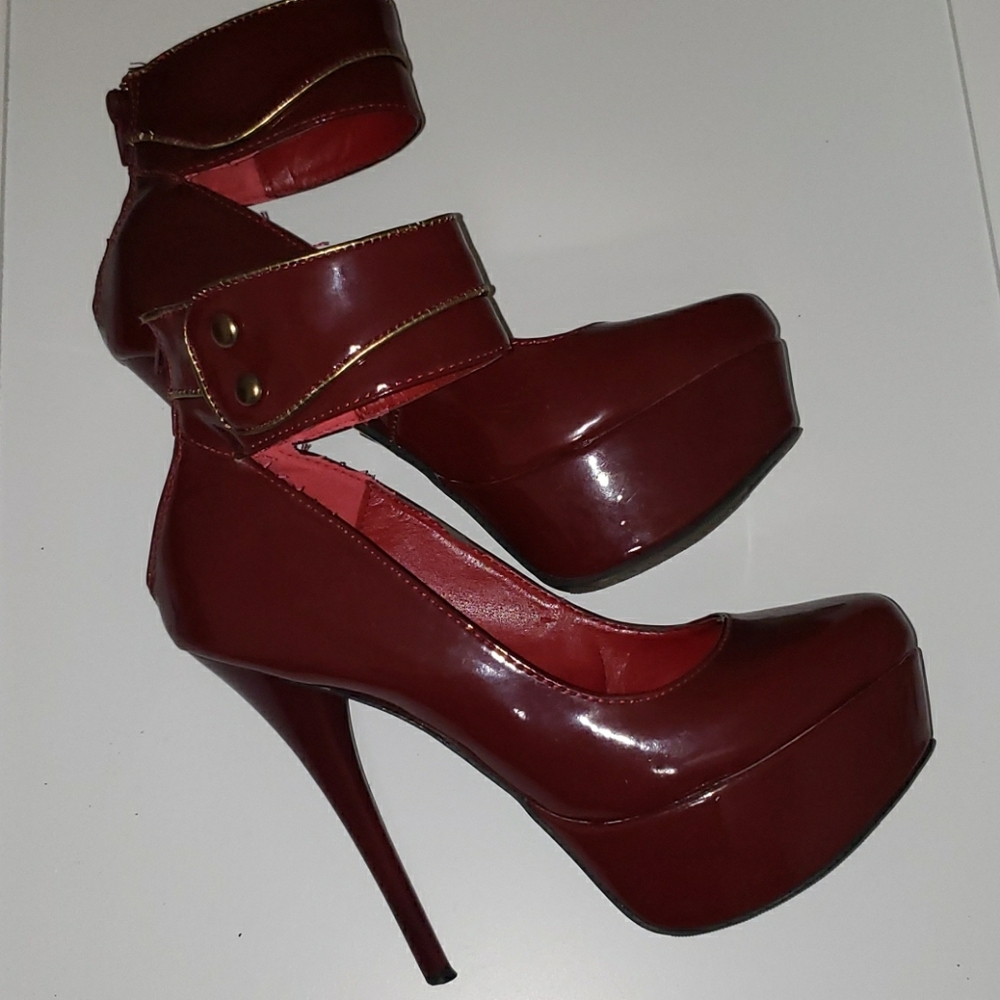 Heels - Picture 2 of 3